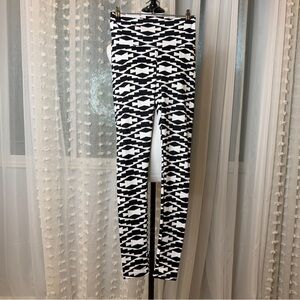 Black and White Patterned Leggings